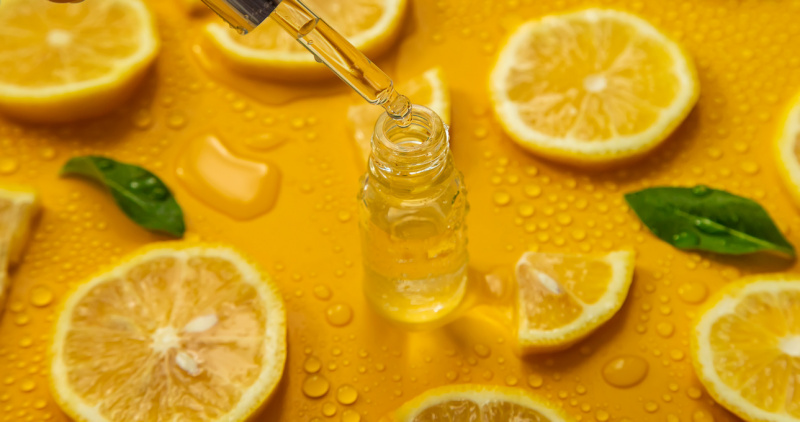 bottle_cosmetics_drops_liquid-moisturizing-lemon-hyaluronic_acid_selective_focus