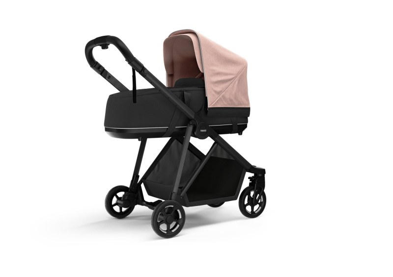 Small-Thule_Shine_Bassinet_MistyRoseonBlack_A_Installed_ISO_11400300_11400204