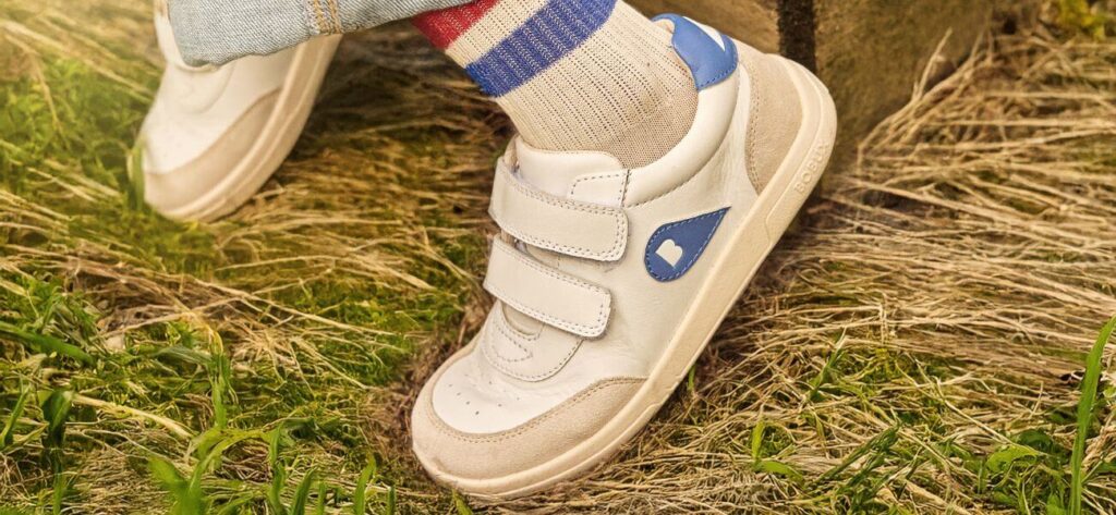biale-sneakery-dzieciece-Bobux