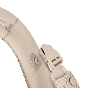 CYB_25_INT_Deta_Amya_ALBE_Buckles_open_screen_HD